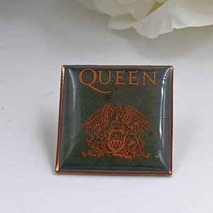 Pin QUEEN LP Cover Musik Poplight Collection limitiert Sammler Fanartikel