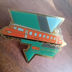 lapel pin LOCOMOTIVE RAILWAY SBB Switzerland train collector promotional item