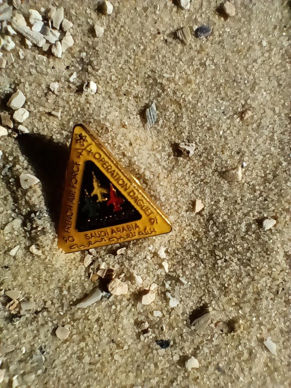 lapel pin FRENCH AIR FORCE Operation Daguet Saudi… - image 3