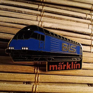lapel pin MÄRKLIN LOKOMOTIVE advertising material collector railway train model building