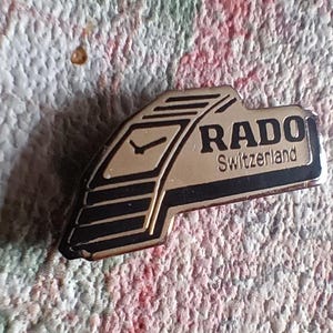 lapel Pin Anstecknadel RADO SWITZERLAND ARMBANDUHR selten Luxus Sammler Werbemittel