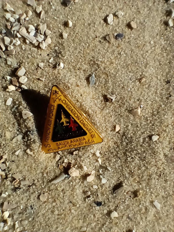 lapel pin FRENCH AIR FORCE Operation Daguet Saudi… - image 2