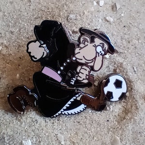 ラペルピン ユーモア牧師はサッカー、教会、宗教、コレクター、コミック、漫画、アニメーション、