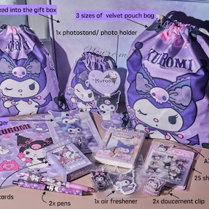 Conjunto de papelaria Sanrio KUROMI, bolsas de veludo, marcador roxo Sanrio, gancho de parede, caneta, adesivo, suporte de fotos, clipe, pacote de caderno de pôquer C