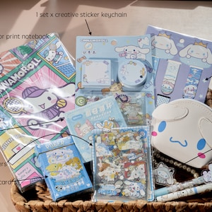 Paquete de regalo de papelería Sanrio CINNAMOROLL en bolsa para monedas, llavero con marcador azul Sanrio, bolígrafo, cuaderno A4, clip, cartas de póquer, pegatinas, paquete C