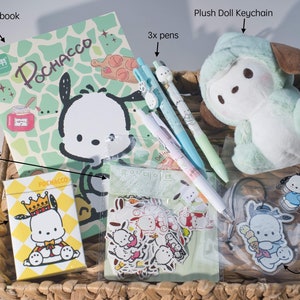 Sanrio Pochacco Stationary Bundle Gift Set com chaveiro de pelúcia Sanrio Green Cartoon A5 Notebook Poker Card Pen Stickers Clip Bundle A