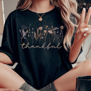 Boho Wildflowers Thanksgiving Shirtt, Cottagecore Botanical Thankful Autumn Flowers Tee, Vintage Fall Dried Wildflowers Thanksgiving Shirt