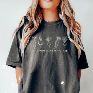 Comfort Colors Root Vegetable T-shirt: Uplifting Garden Tee bild 3
