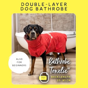 Könnte beinhalten: Ein Rottweiler-Hund trägt einen roten, doppellagigen Bademantel. Der Bademantel ist mit "Towelie" beschriftet und für Anfänger konzipiert. Die Rückenlänge des Bademantels beträgt 25-85 cm.