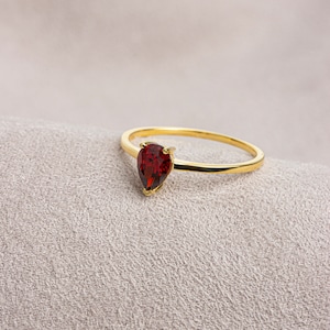 Drop Garnet Pear Cut Ring 14K Solid Gold, Elegant January Birthstone Ring, Perfect Gift for Mother&#39;s Day - Girlfriend - Wife