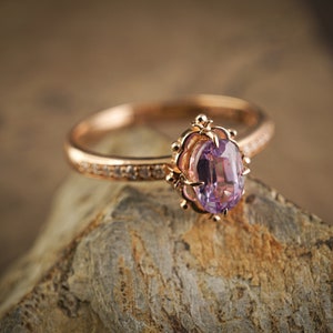 Vintage alexandrite diamond solid gold ring side view. Unique vintage color changing alexandrite ring. Solid gold diamond engagement Ring, 8K Solid gold moissanite ring. Ethical diamond dainty bridal ring side view, Tali Jewelry Ring