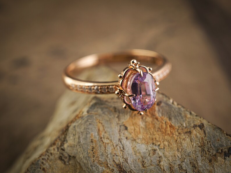 Vintage alexandrite diamond solid gold ring side view. Unique vintage color changing alexandrite ring. Solid gold diamond engagement Ring, 8K Solid gold moissanite ring. Ethical diamond dainty bridal ring side view, Tali Jewelry Ring