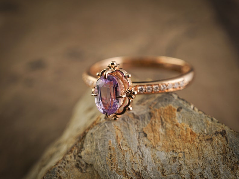Vintage alexandrite diamond solid gold ring side view. Unique vintage color changing alexandrite ring. Solid gold diamond engagement Ring, 8K Solid gold moissanite ring. Ethical diamond dainty bridal ring side view, Tali Jewelry Ring