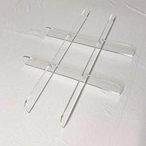 Puede incluir: Un juego de cinco separadores de acr&iacute;lico transparente que se pueden usar para crear compartimentos en un caj&oacute;n o estante.