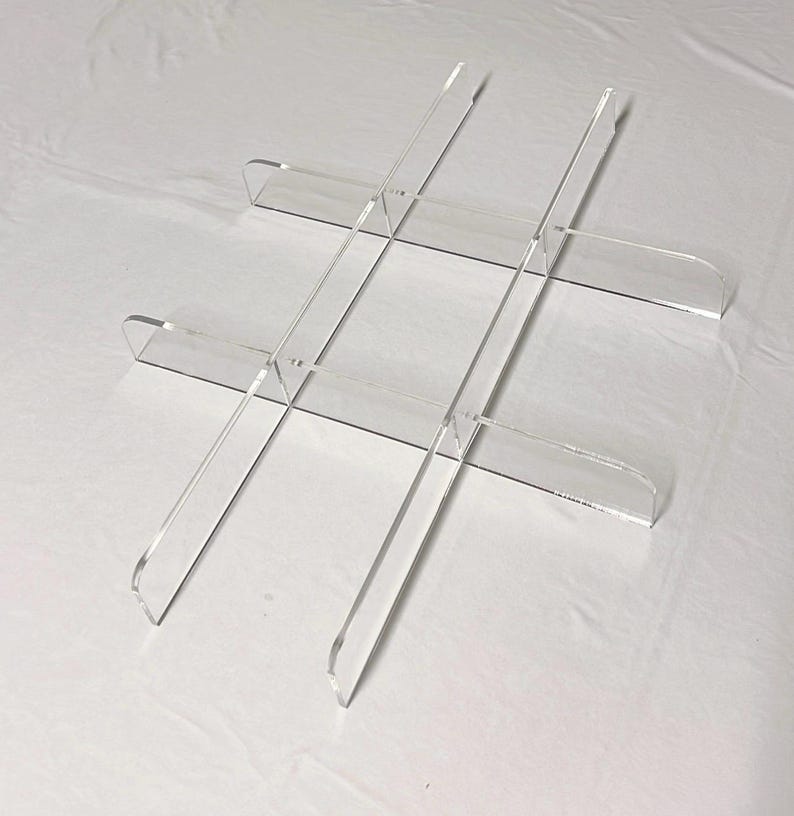 Puede incluir: Un juego de cinco separadores de acr&iacute;lico transparente que se pueden usar para crear compartimentos en un caj&oacute;n o estante.