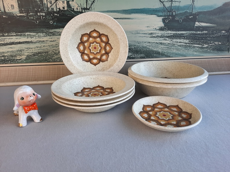 image shows Royal Worcester Palissy Kalabar shallow and deep bowls, and a little dish in 70s geometric design for casual dining