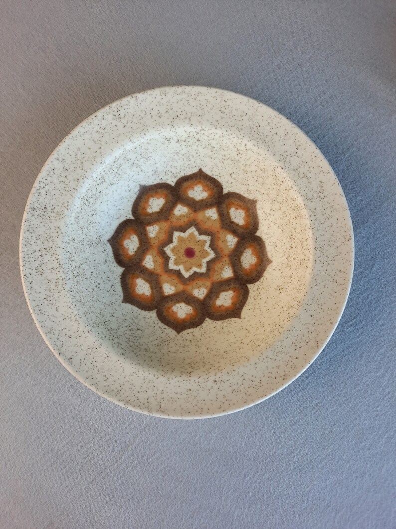 image shows Royal Worcester Palissy Kalabar shallow and deep bowls, and a little dish in 70s geometric design for casual dining