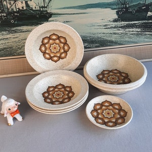 image shows Royal Worcester Palissy Kalabar shallow and deep bowls, and a little dish in 70s geometric design for casual dining