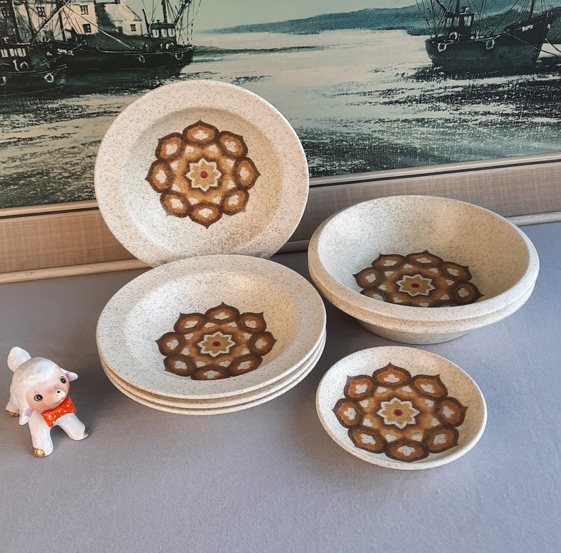 image shows Royal Worcester Palissy Kalabar shallow and deep bowls, and a little dish in 70s geometric design for casual dining