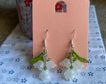 Boucles d’oreilles muguet blanches