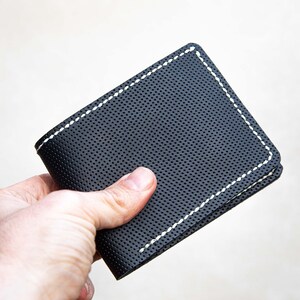 Cartera plegable de cuero italiano negro hecha a mano: billetera personalizada, tarjetero, clip para billetes y organizador, regalo para él o para su novio