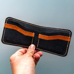 Handgefertigte zweifach faltbare Brieftasche mit Kartenfächern, Bargeldaufbewahrung und elegantem Design - Premium italienisches Leder, personalisiertes Geschenk für Männer, Vater