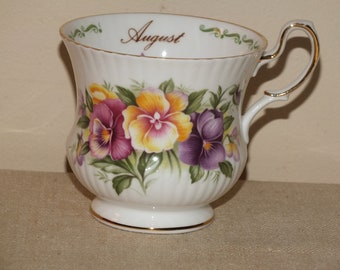 Tasse anglaise en porcelaine Queens Rosina China mois d'Août +