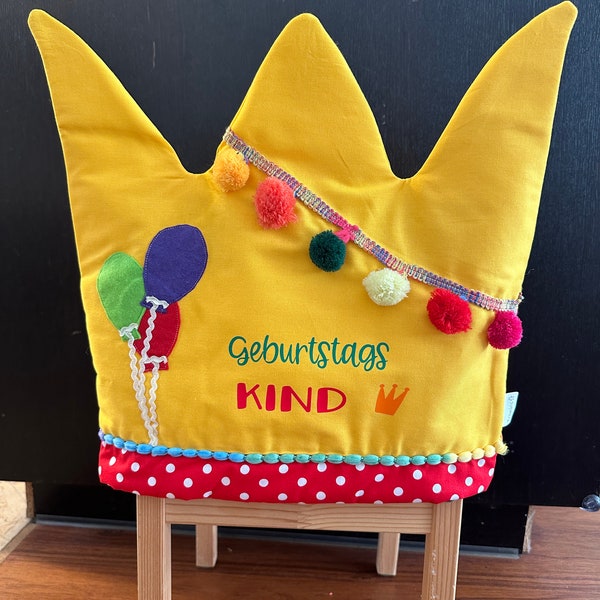 Housse / plaid pour chaise d'enfant comme couronne pour l'anniversaire d'enfant avec l'inscription "Birthday Child" - SANS pompon en haut de la couronne