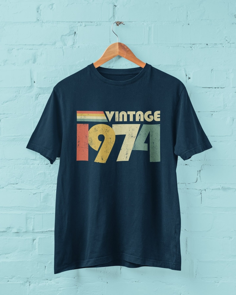 T-shirt 50e anniversaire vintage 1974 2024 Idées cadeaux rétro 50e anniversaire BY30 Midnight Navy Blue