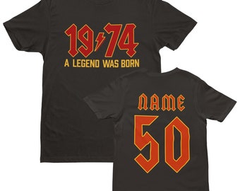 PERSONALIZED 50. Geburtstag T-Shirt 2024 Shirt 1974 Eine Legende geboren Heavy-Metal-Rock-Stil mit benutzerdefiniertem Namen und Alter auf dem Rücken BY36