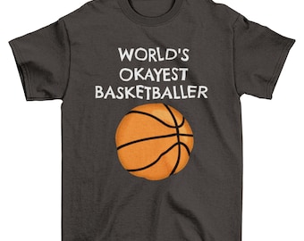 T-shirt de basket-ball amusant : le t-shirt graphique World's Okayest Baller