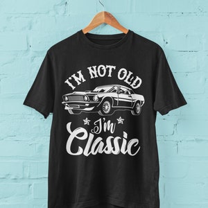 面白い老人の車Tシャツ、私は年寄りじゃない、クラシックカーのマッスルカープリント、お父さんおじいちゃんへのギフト