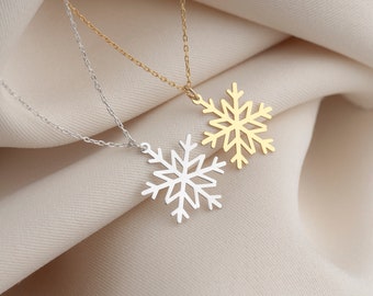 14K Gold Snowflake Necklace, Cute Minimalist Gold Winter
