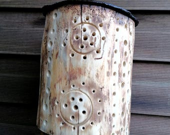 手作りの木製昆虫ホテル、野生の蜂の巣作り補助具、天然の素朴な昆虫ハウス - 湿地のキジムシロ、機能的かつ装飾的