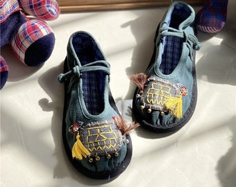 Chaussures en tissu faites main avec une jolie broderie de lotus en tissu G.34-G.42 24002s