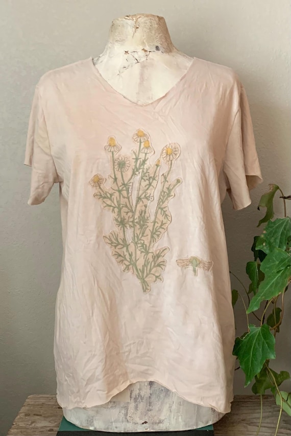 Ladies MEDIUM Upcycled Everyday Casual Tee Botanical Coneflower Motif Spring Summer Daywear Ladies Med. T-Shirt