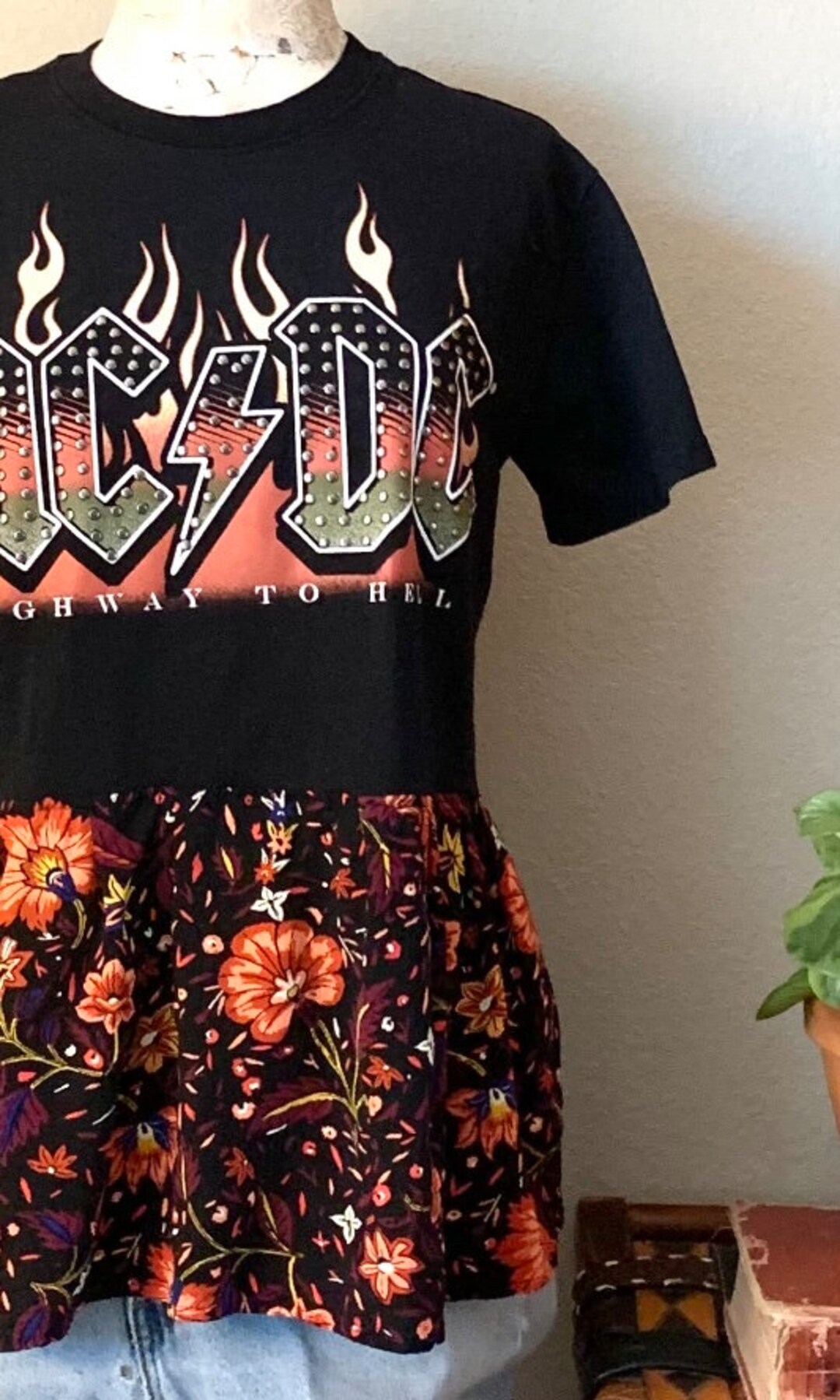 MEDIUM Ladies AC/DC Tunic Top Tee Sustainable Top Music Concert ...
