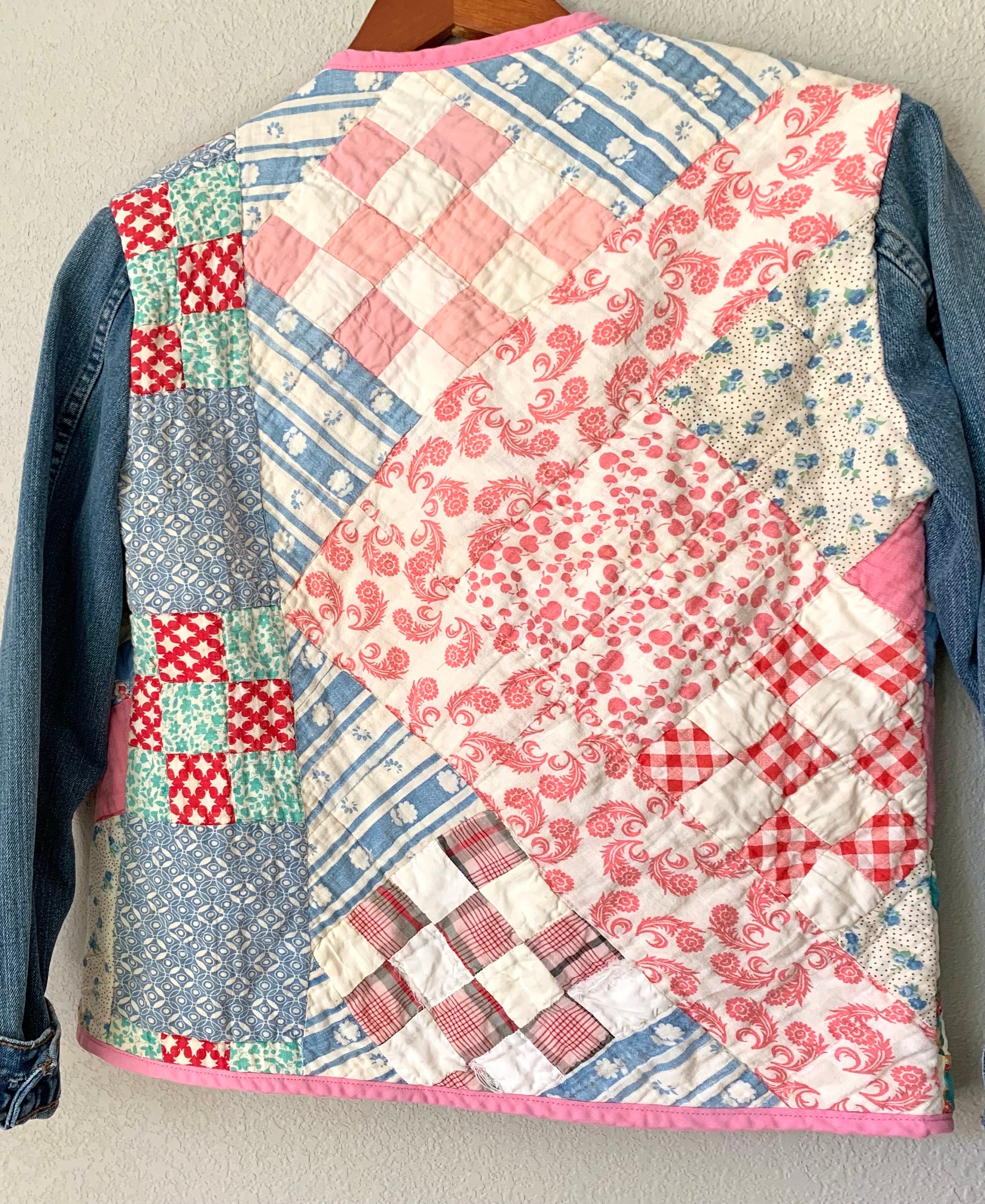 Vintage Quilt Coat Jacket Handmade Size SMALL Boho Trendy Vintage Quilt Coat Jacket Handmade Size SMALL Boho Trendy