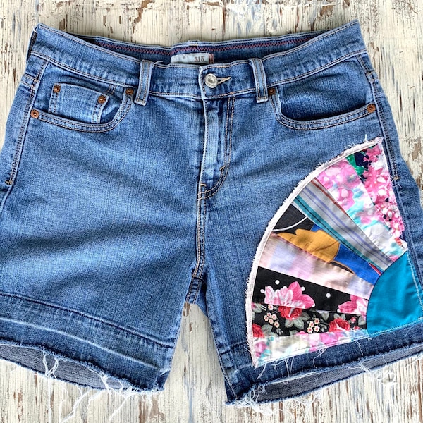 Vintage Levis Shorts Ladies Size 12 Patched Vintage Quilt Piece Distressed Faded Painted Bohemian Hippie Style Cut-Offs Upcycled Mom Shorts