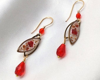 Resin red flower earrings, small earrings for everyday, cottagecore earrings with real dried flowers, colorful earrings