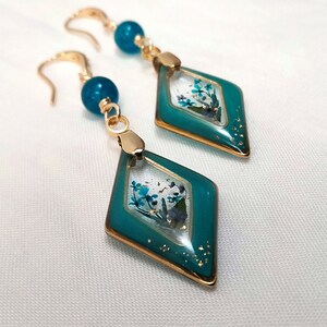 Resin earrings with real dried flowers, handcrafted jewelry, botanical cottagecore style, fairytale teal/teal blue earrings