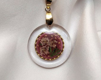 Autumn necklace with real dried flowers, burgundy necklace with resin flower pendant, everyday terrarium cottagecore necklace