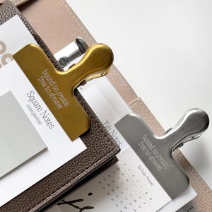 Planer Clip 7 cm mit motivierendem Zitat | Gold oder Silber | Binder Clip | Lesezeichen | Journal Clip | Planer Accessoire