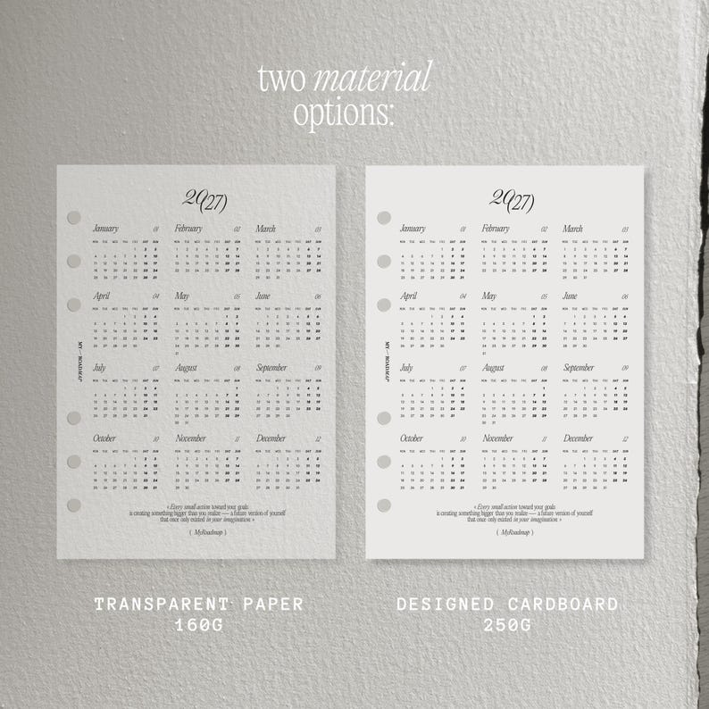 Pu&ograve; includere: Due inserti per agenda con calendario annuale 2027 e sei fori sul lato sinistro. Il foglio a sinistra &egrave; in carta trasparente da 160g, quello a destra in cartoncino di design da 250g. Entrambi presentano una griglia annuale, i mesi e del testo.