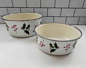 Vintage Unmarked Christmas Holly Enameled Steel Pair of Bowls, Nesting Set 1980s