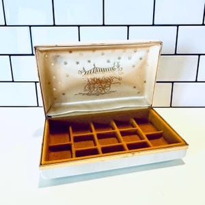 Vintage Mele Compact Travel Jewelry Box, Hard Shell Travel Case Yellow Gold Velvet Lined, Satin