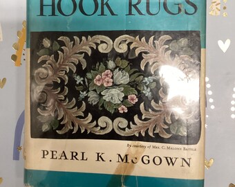 Podpisana książka Pearl McGown z pierwszego wydania „Rug Hooking Book” z 1951 r.