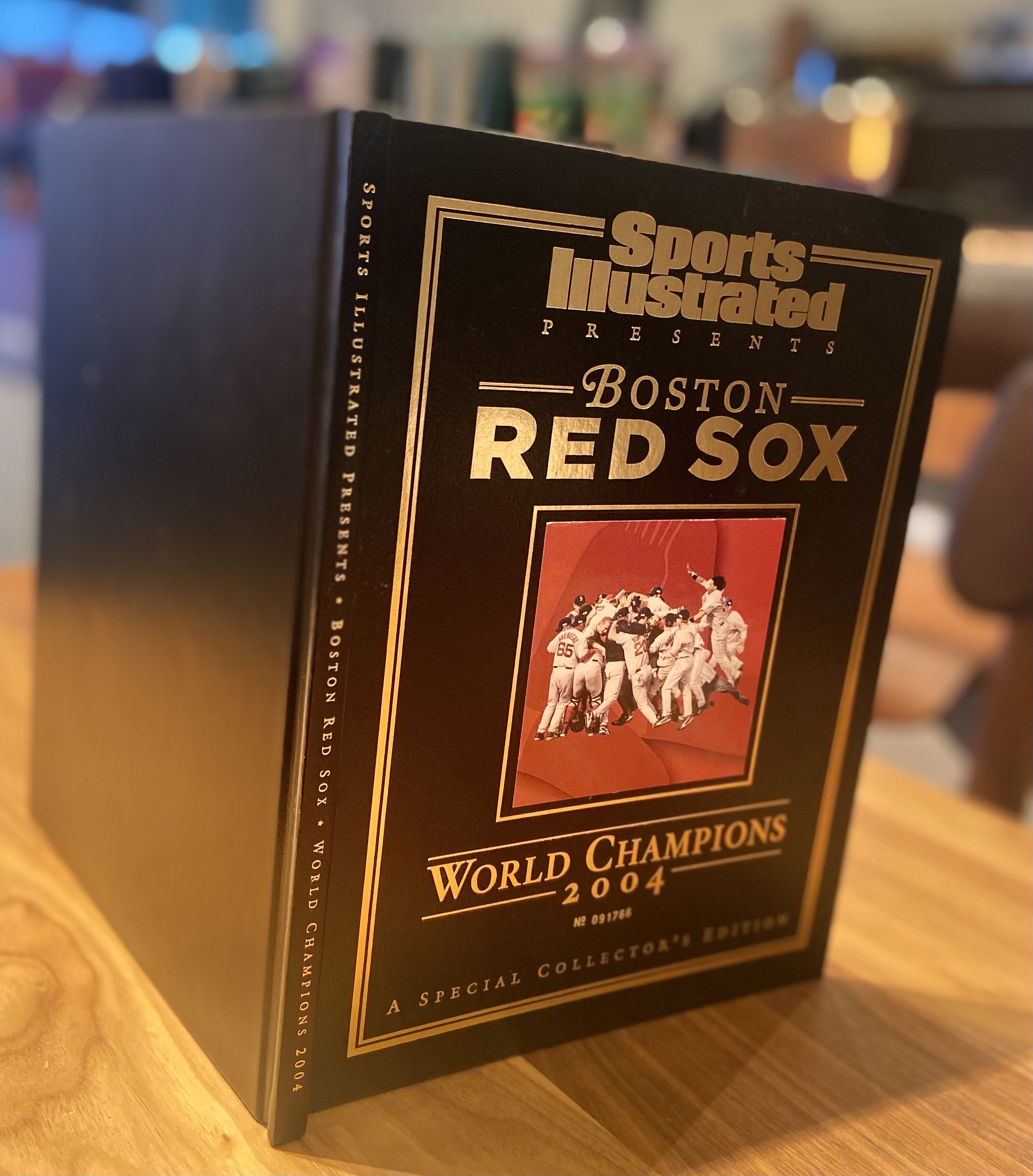 【送料込】2004年レッドソックス優勝記念BOX！未開封！限定ボックス！ラミレス 2004 Boston Red Sox World Series Champions Sports Illustrated