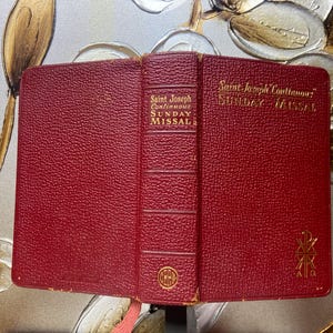 Vintage 1957 St. Joseph Continuous Sunday Missal: Catholic Prayer Book