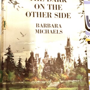 1970 „The DARK On The OTHER SIDE” autorstwa Barbary Michaels. Pierwsze wydanie. Rzadka książka w twardej oprawie.